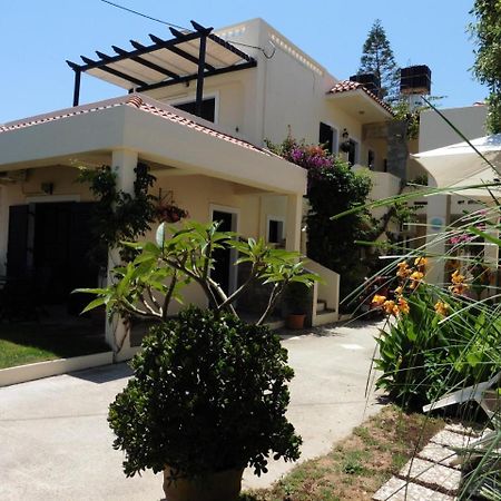 Julies Apartments Kokkini Hani Екстериор снимка